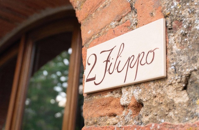 Filippo' holiday flat with swimming pool