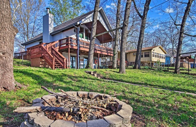 Fire Pit & Boat Slip: Waterfront Grove Getaway