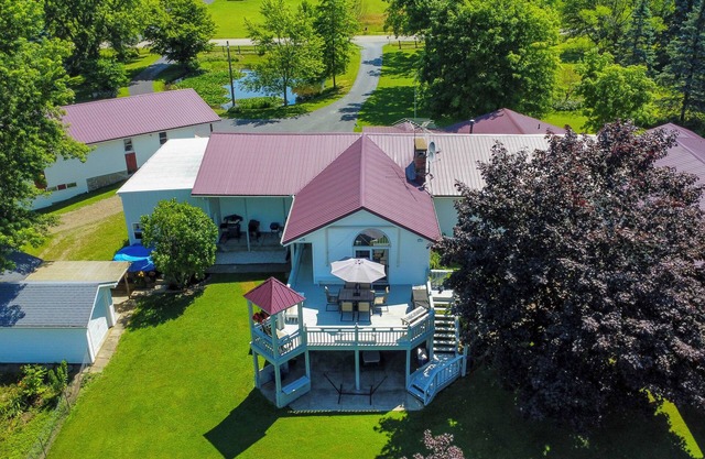 Fire Pit + Game Room: North East Family Retreat!