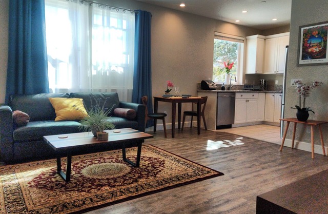 Flat at the Cork Oak · Sunny, central, quiet flat + yard