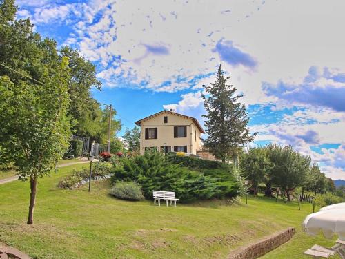 Flat in Piticchio with Scenic Views & Pool
