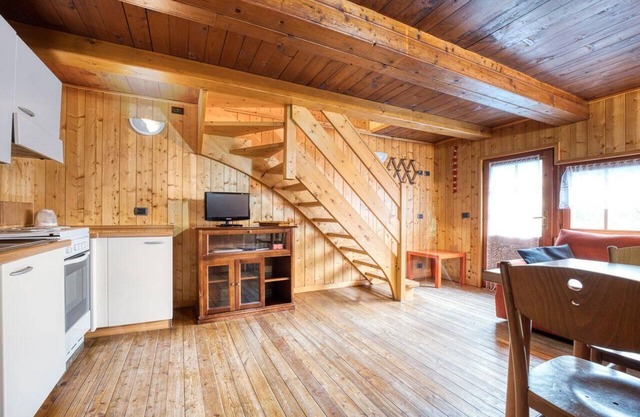 Flat in the village centre Ronco 3