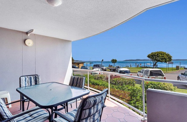 Florentine 2 sensational waterviews and pool in complex