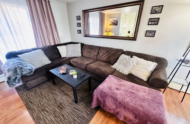 🐻✈️ Flying Bear “A”- 3-bedroom 1.5 bath Comfortable Home ✈️🐻