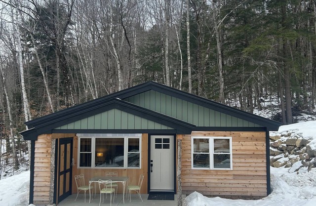 Forest Edge Homestead Charming 2 bdr. Bungalow in heart of MT Washington Valley