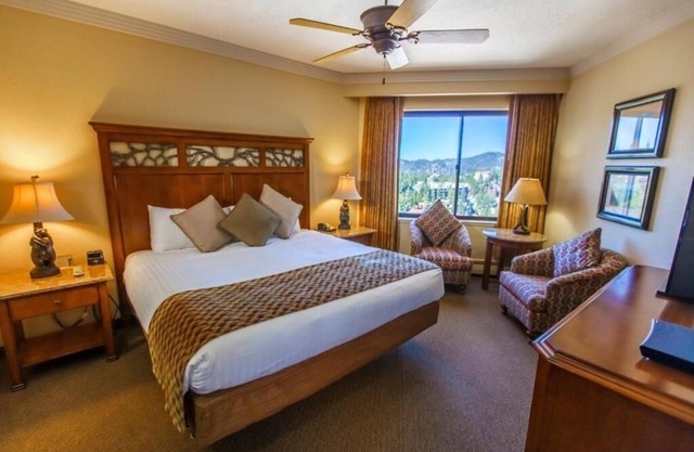 Forest-Facing Villa: 4 Rooms, Hot Tubs, Pools, Sports Courts & Arcade Fun