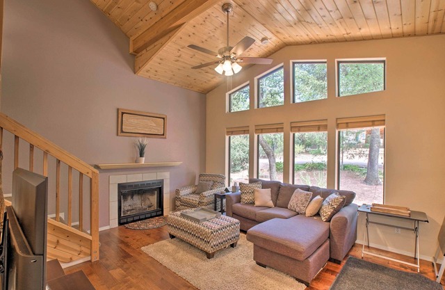 Forest-View Retreat in Payson, Close to Hiking!