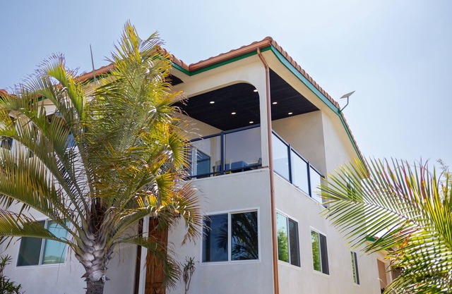 FOREVERVIEW Enjoy views from covered patio while ocean breeze flows around you!