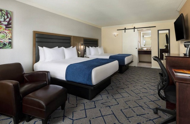 Free Local Shuttle to Old Town Scottsdale, Fashion Square Mall, Camelback