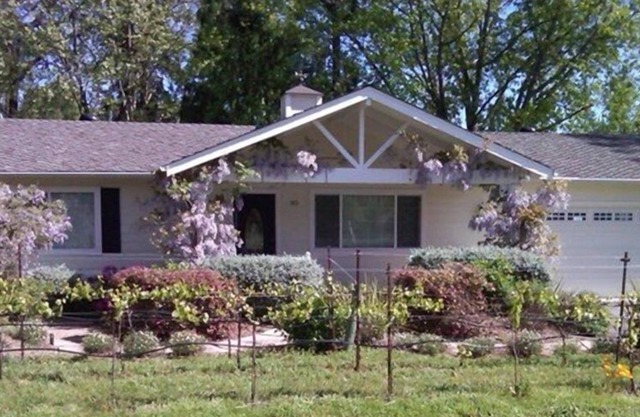 French Country Cottage & Vineyard w/ Hot Tub - Sonoma