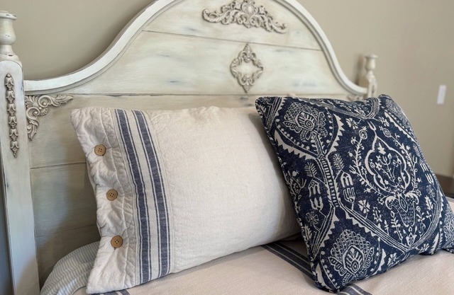 French Country Guest HousenEasy access to Brown County and IU