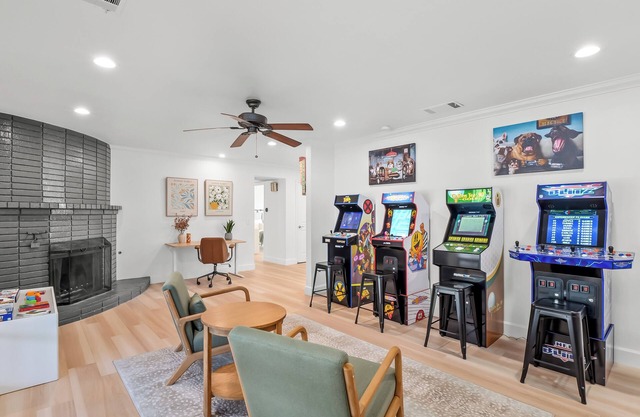 Fresno House - Pool + Arcade Games , Family Friendly!