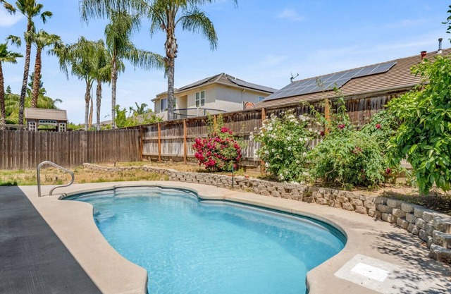 Fresno House , Pool , BBQ , Firepit , Garage , 3BD/2BTH