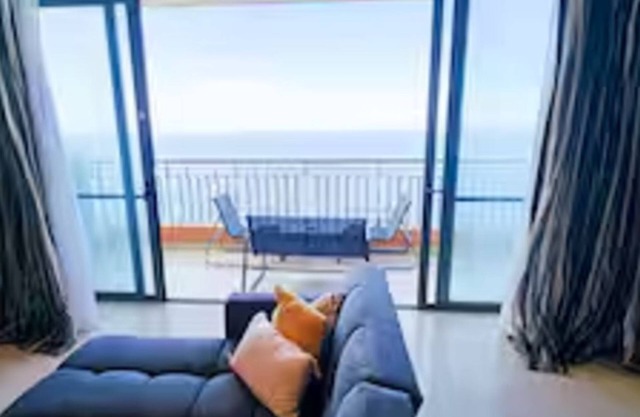 Front Sea View Spacious 3-Bedroom Apartment Sliema