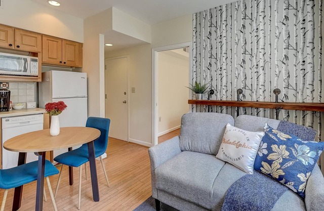 FRONTDESK 242 S 17th St Apts Rittenhouse Sq Philadelphia