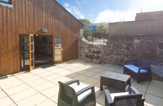 FURNESS@THE WEST DRY, pet friendly, with a garden in St Austell