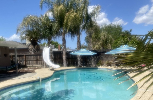 Furnished home with pool in Coalinga, Ca