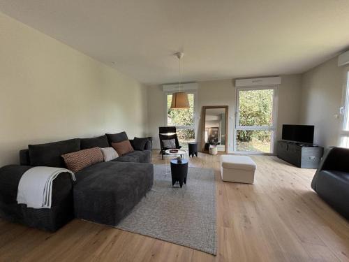 Gîte contemporain avec jardin privé à Ébreuil - FR-1-489-551