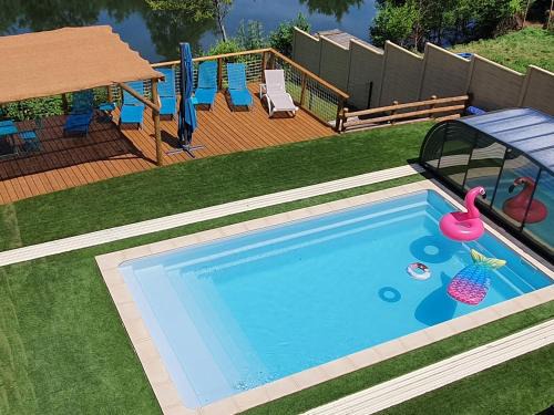 Gîte familial avec piscine privative chauffée, terrasse sur le Loir et proche du Zoo de La Flèche - FR-1-410-329