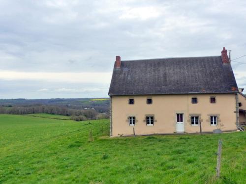 Gîte rural avec vue sur vallée et draps inclus - FR-1-489-385