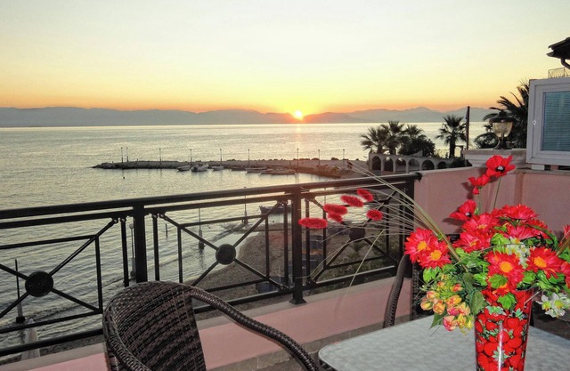Galini Sea Apartment 2 at the Beach with Wi-Fi, A/C & Garden