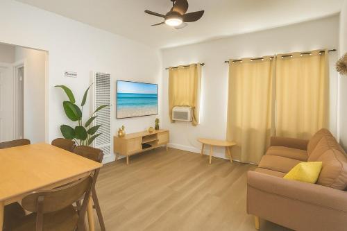 Game Room, AC, Parking, Fire Pit, 10 minutes to Beach