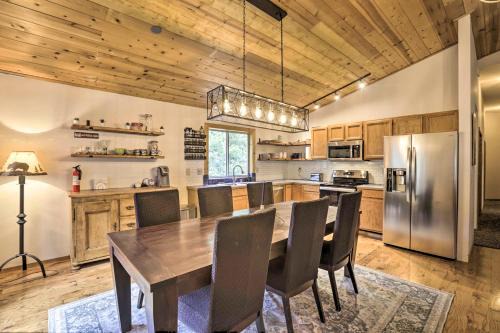 Game Room Mountain Chalet 5 Mi to Donner Lake