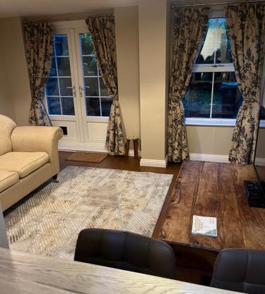 Garden Flat near train station