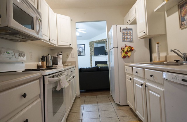 Gated, Quiet 2 bd Townhome, Beautiful Community with walking trail and parks