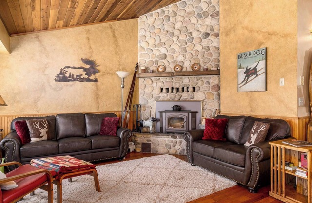 Georgetown Lake home with hot tub, sauna, & views!