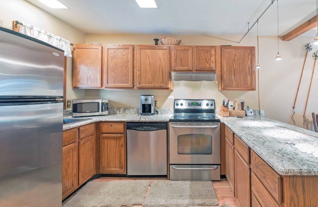 Ghostriders 5 by Avantstay 2 Bedroom Condo Near Main Street, Hiking & Skiing STR Permit #3571