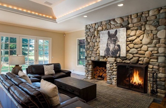 Gimlet Family Home | Close to Lift with Hot Tub!