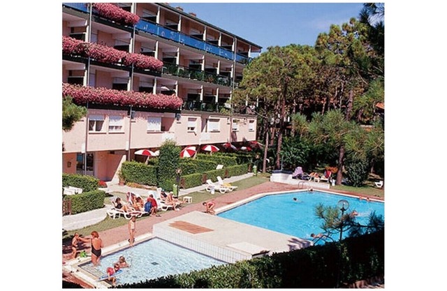 Girasole con piscina, bilocale tipo G