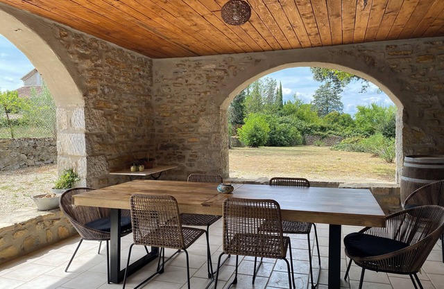 Gite Le Jardin d'Ôtesse. Comfortable country house (sleeps 3 to 14)