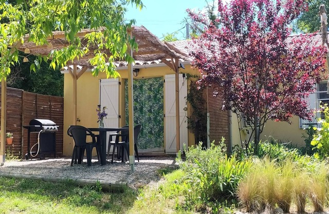 GITE Les Romarins 4 to 6 persons fully equipped, large garden