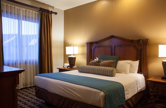 Glacier Canyon Resort With Free access to WaterParks and other Amenities