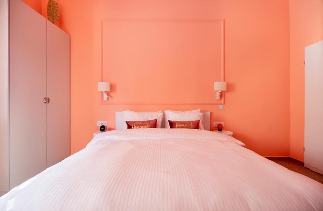 Glamorous Pink Pearl Studio Beach