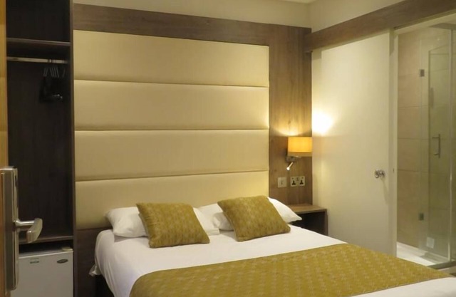 Glendale Hyde Park Hotel