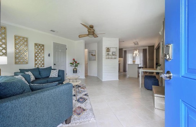 Golden Greek Getaway Chic house in heart of Tampa