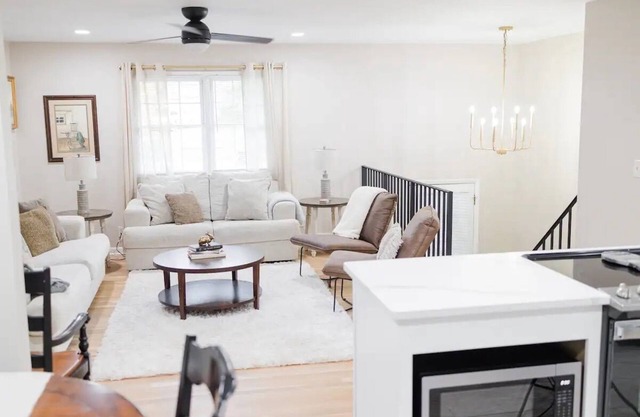 Golden House: Sleeps 12 Cozy + Modern - close to UK, Summit + Keeneland!