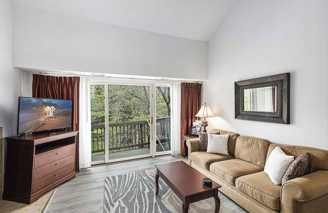 ⛳ Golf View Retreat @ Grand Traverse Resort | 2 King Suites + Loft + Champagne Welcome ➠ 5569