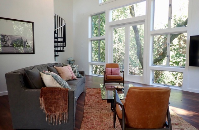 Gorgeous 2Bd + Loft with Deck and Gardens. Soaring 20 ft ceilings, huge windows!