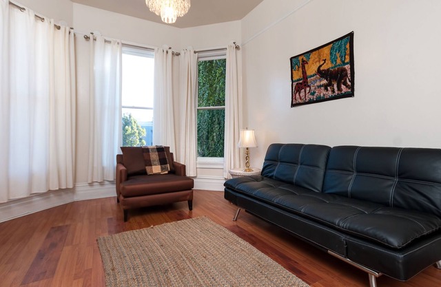 GORGEOUS APARTMENT IN VICTORIAN
