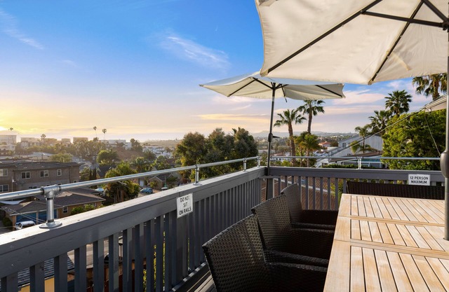 Gorgeous Beach Compound - Glamping, Hot Tub, and Outdoor Movie Nights!