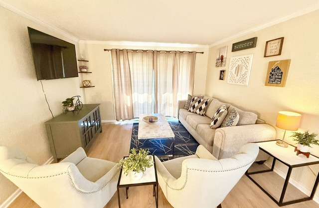 Gorgeous Condo! Very peaceful and Safe!