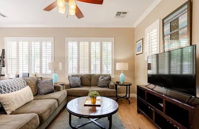 Gorgeous Gilbert Getaway/3 Bedroom 2+ Bath Home/2 car garage/Sleeps 10