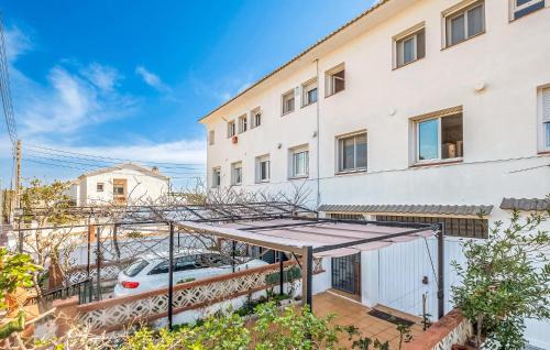 Gorgeous Home In Creixell With Kitchenette