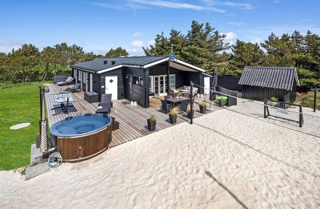Gorgeous home in Hvide Sande with sauna