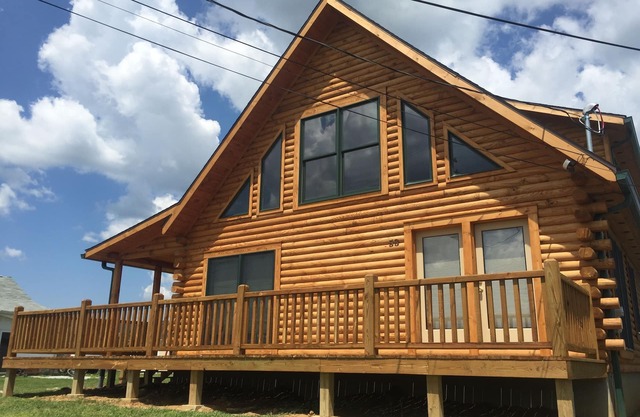 Gorgeous Log Home-Sleeps 12!