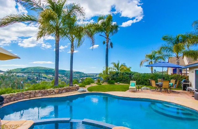 Gorgeous single-family home with POOL/HOT TUB, stunning view & close to airport!